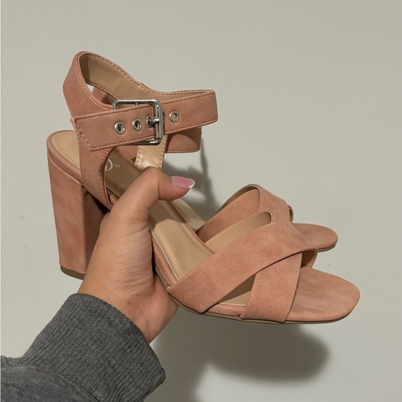 NEW. PINK HEELS - Picture 2 of 3